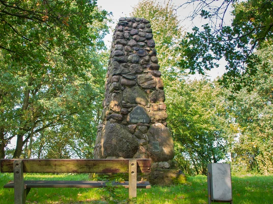 Schlageter_Denkmal_Peine (2).jpg