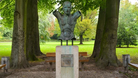 Torso_Stadtpark_Peine_1.jpg
