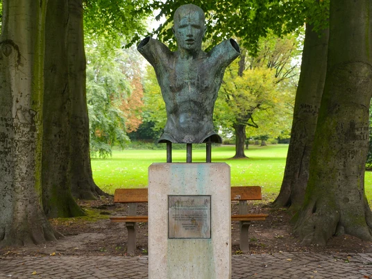 Torso_Stadtpark_Peine_1.jpg