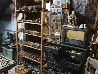 1. Stock 2 CC BY-SA - Nils Domack.jpg