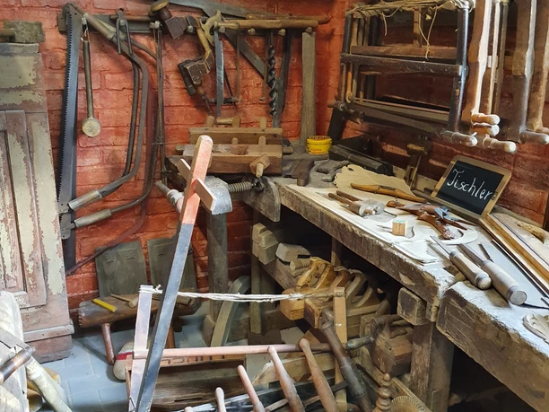 Tischler CC BY-SA - Nils Domack.jpg