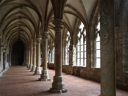 kloster-walkenried-doppelschiffiger-lesegang-beate-ziehres-zeitorte.jpg Architektonische Besonderheit: der doppelschiffige Lesegang