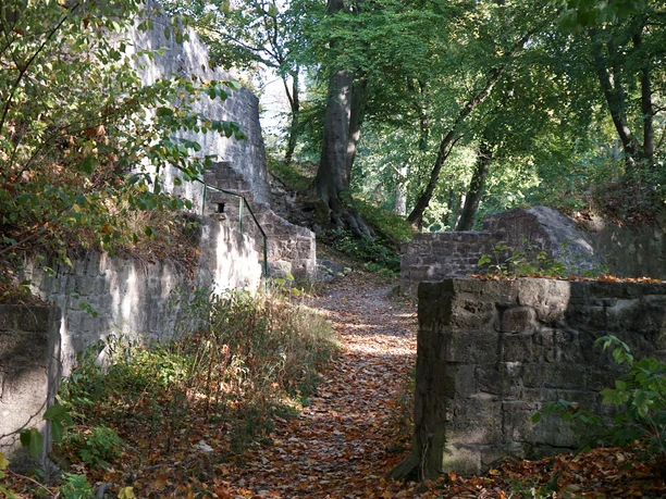 asseburg-hauptburg-von-west-beate-ziehres-zeitorte.jpg Asseburg Hauptburg