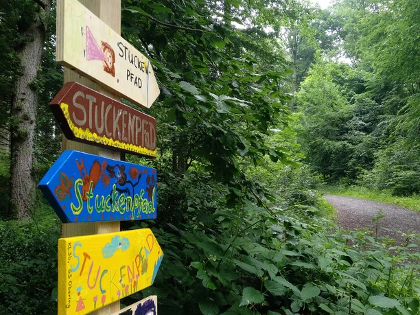 Wandernd am Stuckenpfad entlang Wandernd am Stuckenpfad entlang