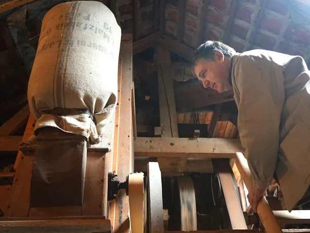 muehle-blumenhagen-henning-treumann-reinigung-beate-ziehres-zeitorte.jpg Die Mühle läuft.