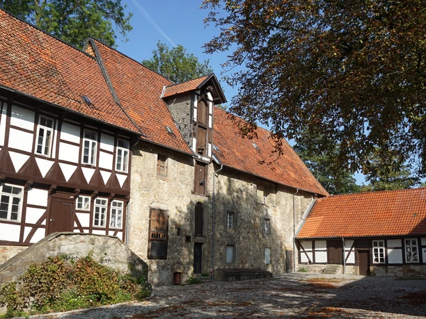 wasserburg-gebhardshagen-amtshaus-palas-beate-ziehres-zeitorte.jpg