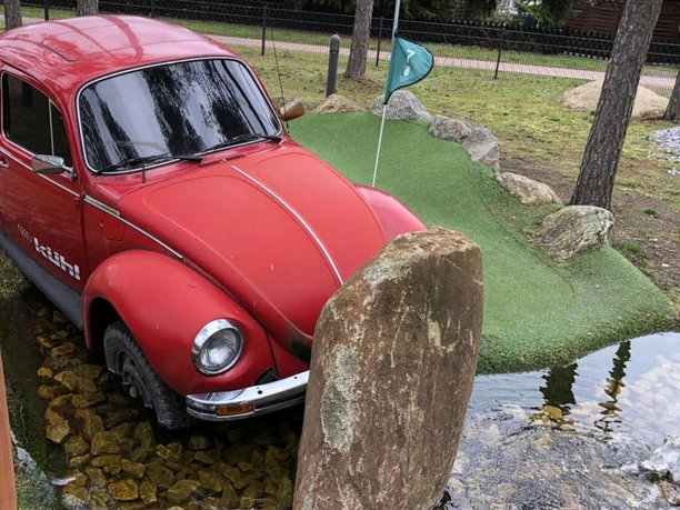 Bernsteinsee (1).jpg Auf der Adventure Golf Anlage gibt es unterschiedliche Schwierigkeitsgrade.