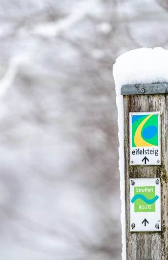 Struffelt-Logo im Schnee