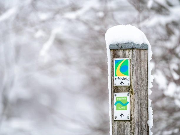Struffelt-Logo im Schnee