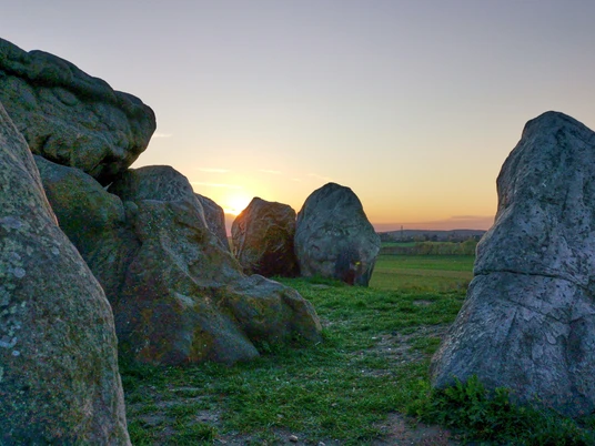 geopark-hblo-luebbensteine-sonnenuntergang-beate-ziehres.jpg Luebbensteine im Sonnenuntergang
