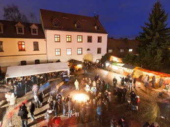 Historischer Weihnachtsmarkt im Schlosshof Veranstaltungskalender.png