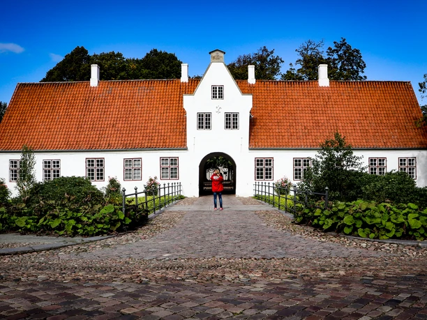 Pforte am Schloss Schackenborg.jpg