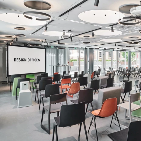 Arena meeting room at the event venue Design Offices Leipzig Post GmbH | Leipzig Convention Bureau Arena meeting room with theatre style seating at the event venue Design Offices Leipzig Post GmbH – presented by Leipzig Convention Bureau