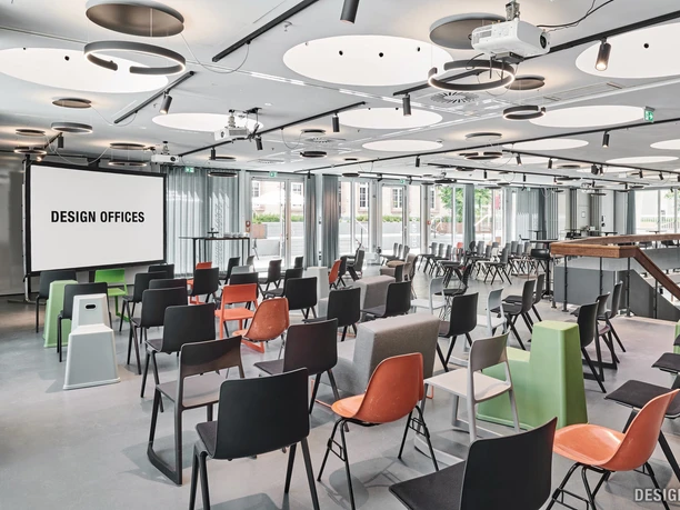 Arena meeting room at the event venue Design Offices Leipzig Post GmbH | Leipzig Convention Bureau Arena meeting room with theatre style seating at the event venue Design Offices Leipzig Post GmbH – presented by Leipzig Convention Bureau