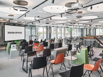 Tagungsraum Arena in der Eventlocation Design Offices Leipzig Post GmbH | Leipzig Convention Bureau Tagungsraum Arena in Reihenbestuhlung in der Eventlocation Design Offices Leipzig Post GmbH – präsentiert vom Leipzig Convention Bureau