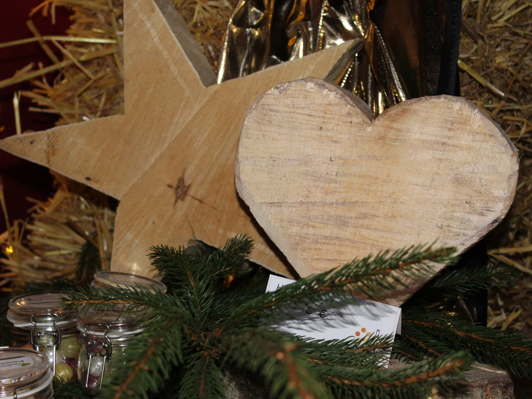 2016 12 04 Holzdekoartikel Weihnachtsmarkt Niedenstein klein