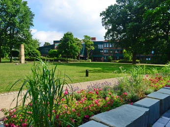 Bürgerpark zwischen Gymnasium und Rathaus in Schloß Holte-Stukenbrock Bürgerpark zwischen Gymnasium und Rathaus in Schloß Holte-Stukenbrock