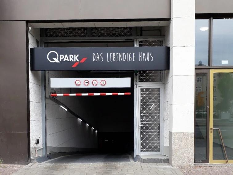 Q-Park Leipzig - Das Lebendige Haus Einfahrt in die Tiefgarage des Q-Parks Das Lebendige Haus Leipzig