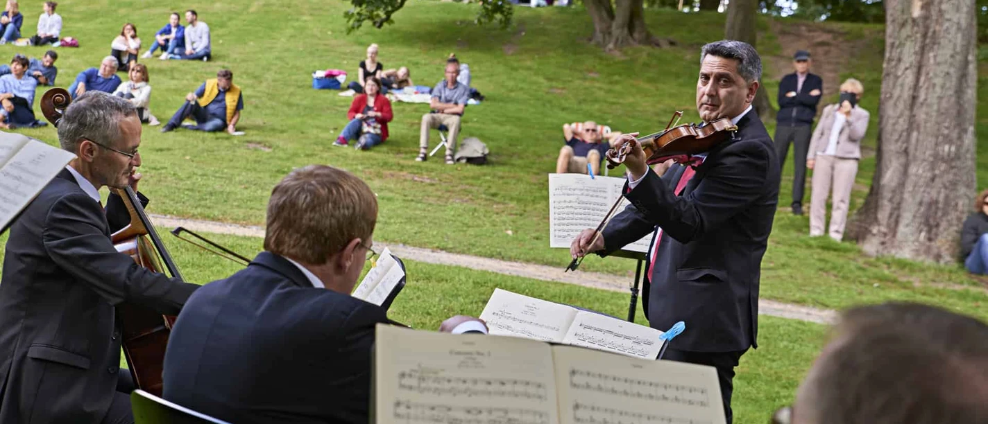 Open_Air_Buehne_Theaterpark_(C)_Staatstheater.jpg Wie beim Theaterfest: Spielen unter freiem Himmel.