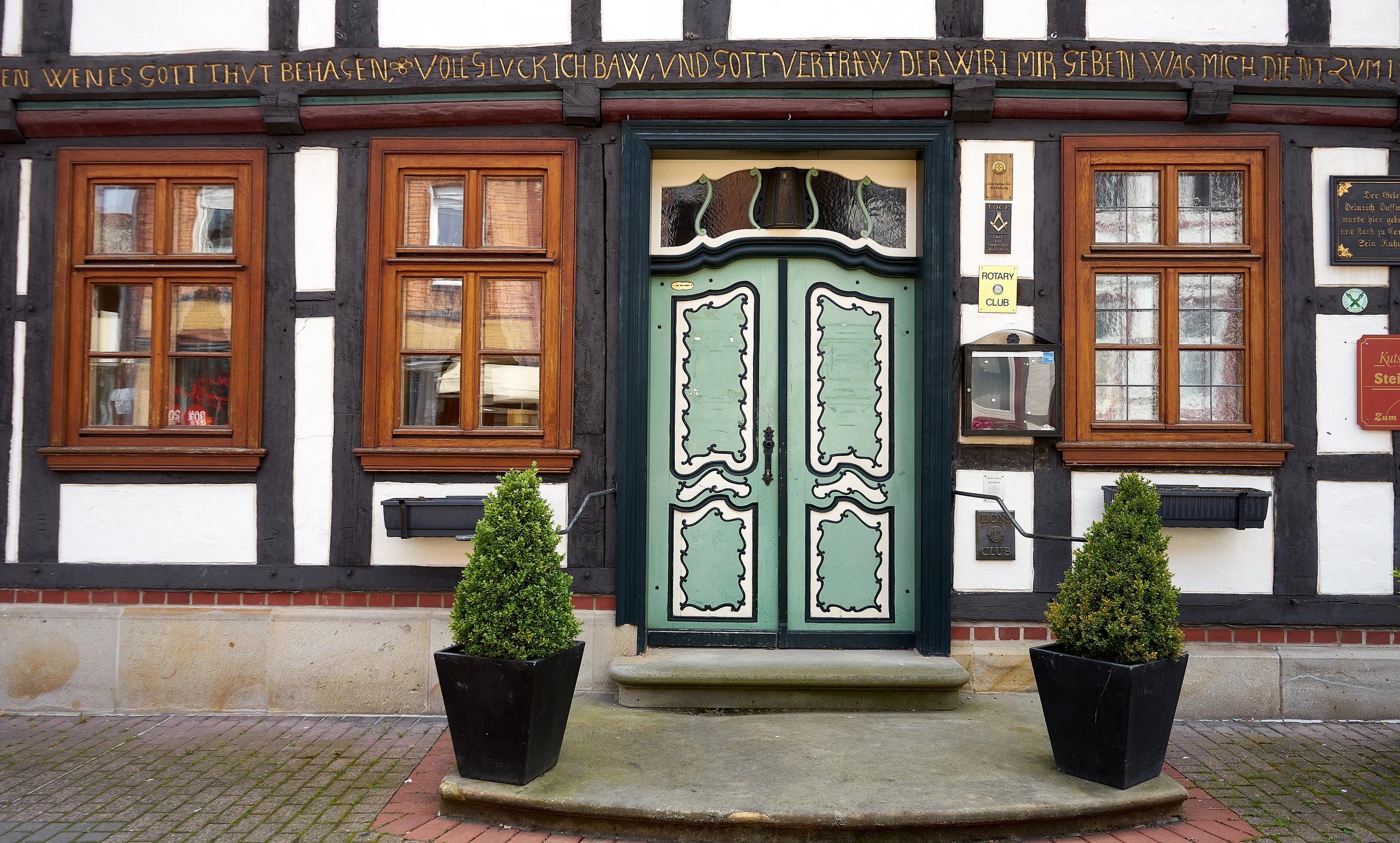 hoffmannhaus-eingang-beate-ziehres.jpg