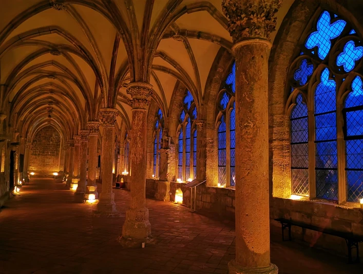 Kreuzgang im Kerzenschein © ZMKW, A. Behnk.jpg