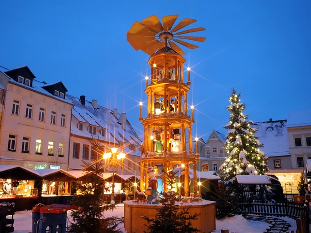 Wichtelweihnacht Wurzen Die Pyramide der Wichtelweihnacht Wurzen