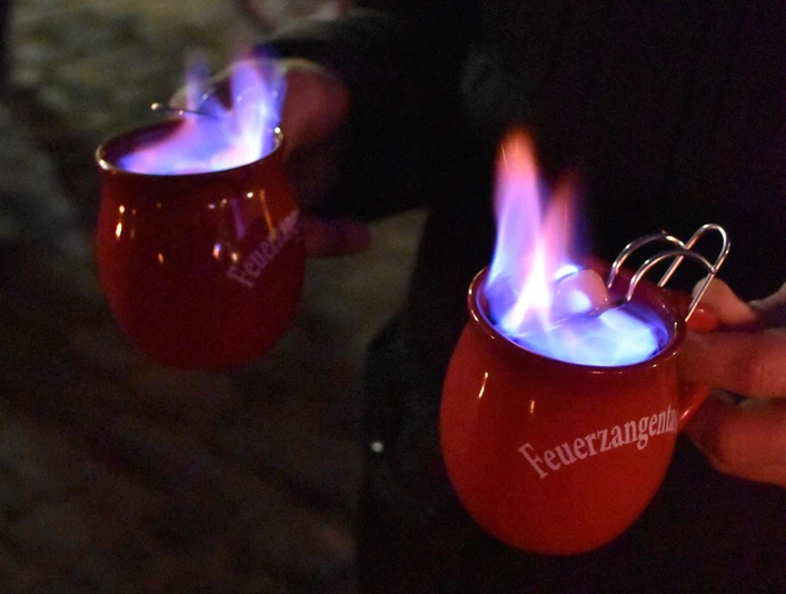 Mittelalterlicher Weihnachtsmarkt Schloss Taucha Feuerzangenbowle im Schloss Taucha