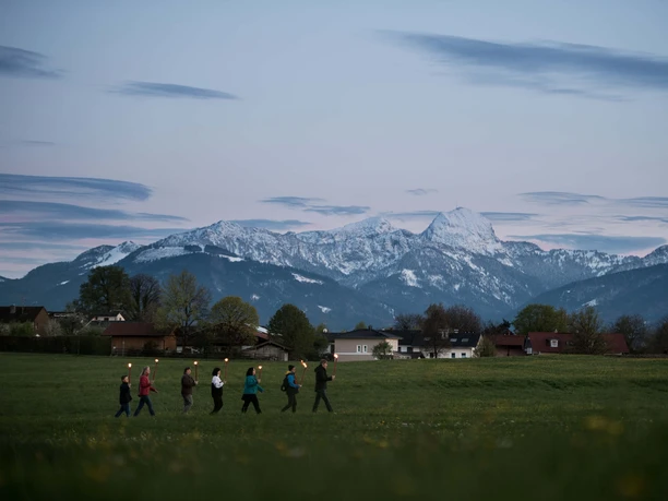 eingeheizt-abgefuellt-romantische-fackelwanderung-bad-aibling