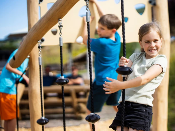 sabrinity_Klettergerüst Quadrat.jpg