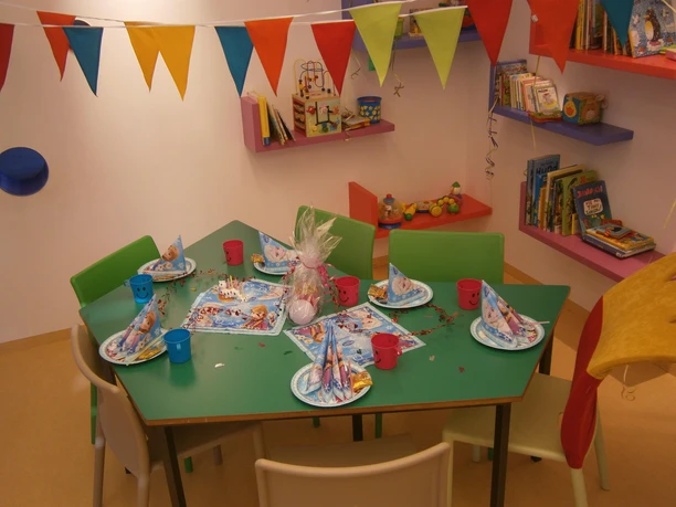 Festlich geschmückter Geburtstagstisch