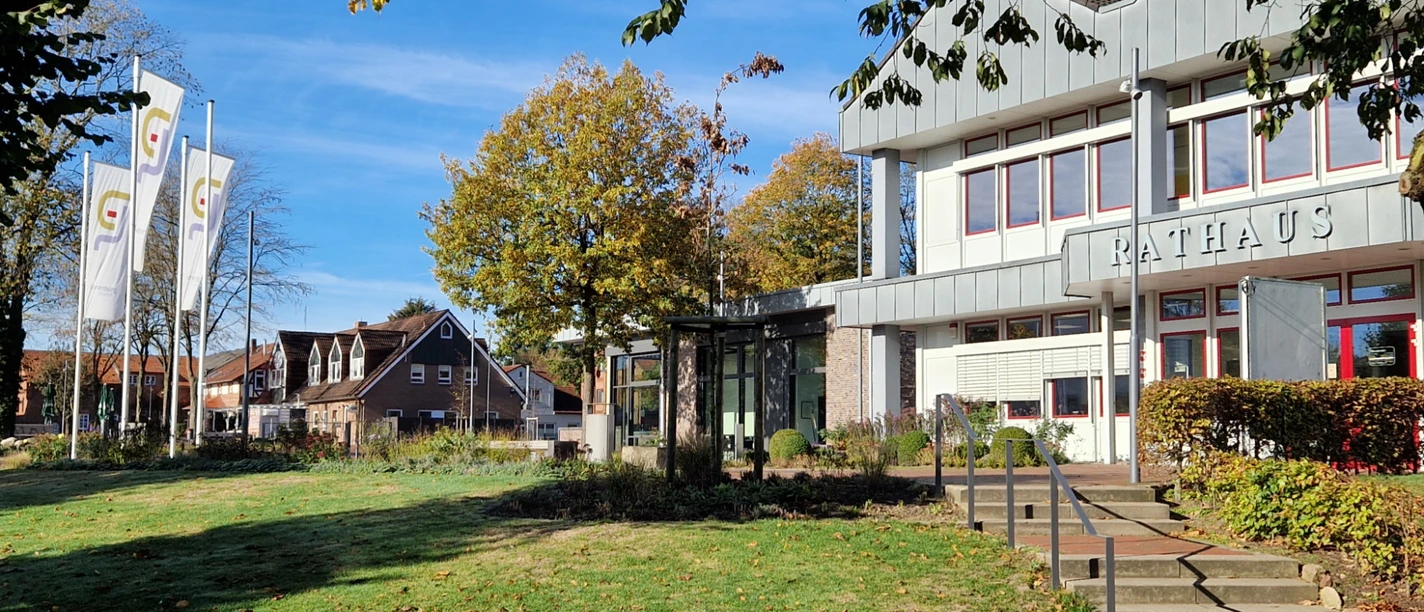 Außenansicht Rathaus Gnarrenburg im Herbst Rathausgebäude Gnarrenburg