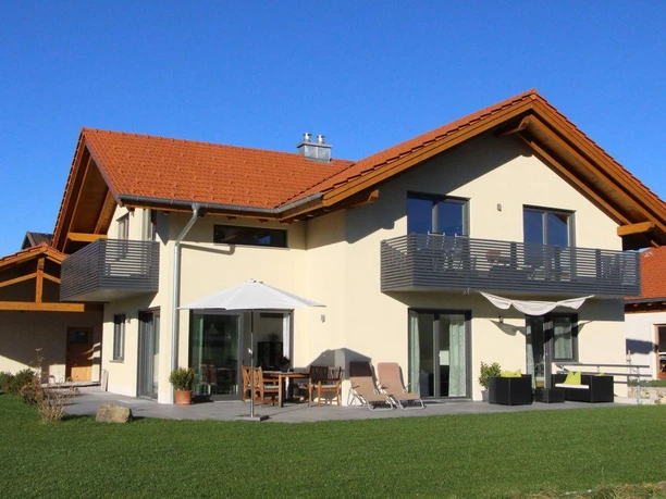 fa3028fa-f78b-47eb-a3a7-b1afe2d8c987.c10