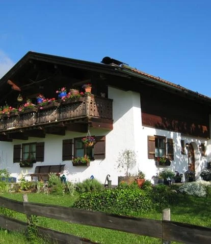 Hausansicht Sommer 1