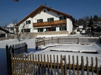 Hausansicht im Winter