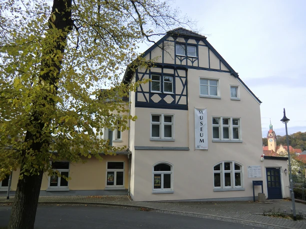 Waldheim - Museum Waldheim mit Georg Kolbe Galerie Historisches Fachwerkgebäude des Waldheim-Museums mit Kunstgalerie im Herbst.