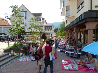 Flohmarkt für Kinder auf dem Rosenplatz