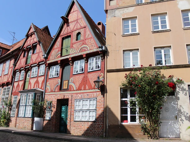 Backsteinhäuser in der westlichen Altstadt Schiefe Backsteinfachwerkhäuser in Lüneburg