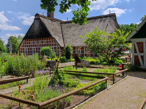 Apotheker- und Bauerngarten im Natur- und Erlebnispark Bremervörde Apotheker- und Bauerngarten im Natur- und Erlebnispark Bremervörde