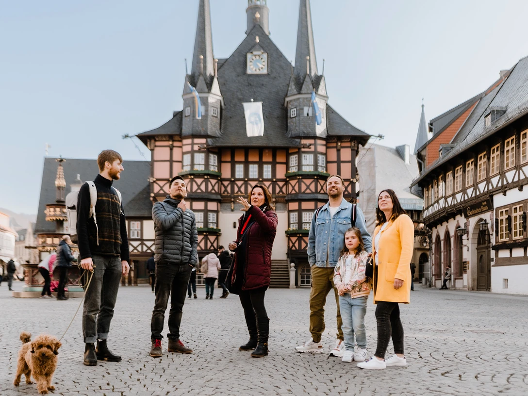 marktplatz_rathaus_familie_stadtfuehrung marktplatz_rathaus_familie_stadtfuehrung