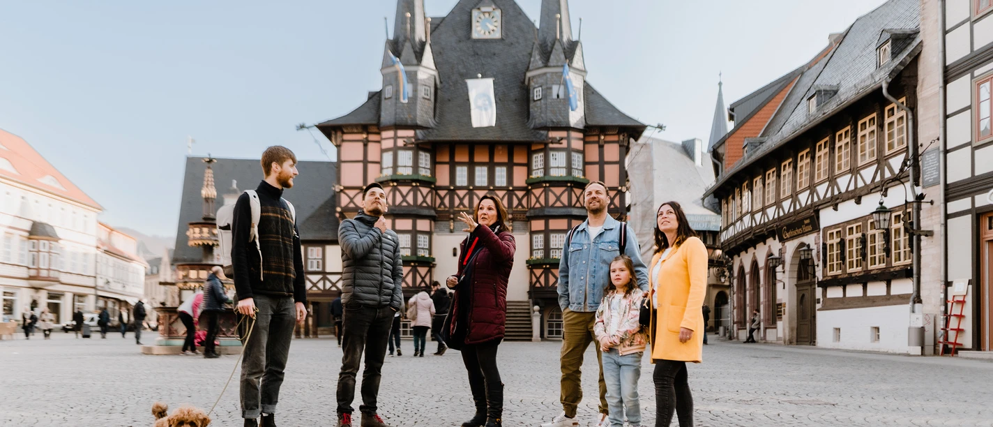 marktplatz_rathaus_familie_stadtfuehrung marktplatz_rathaus_familie_stadtfuehrung