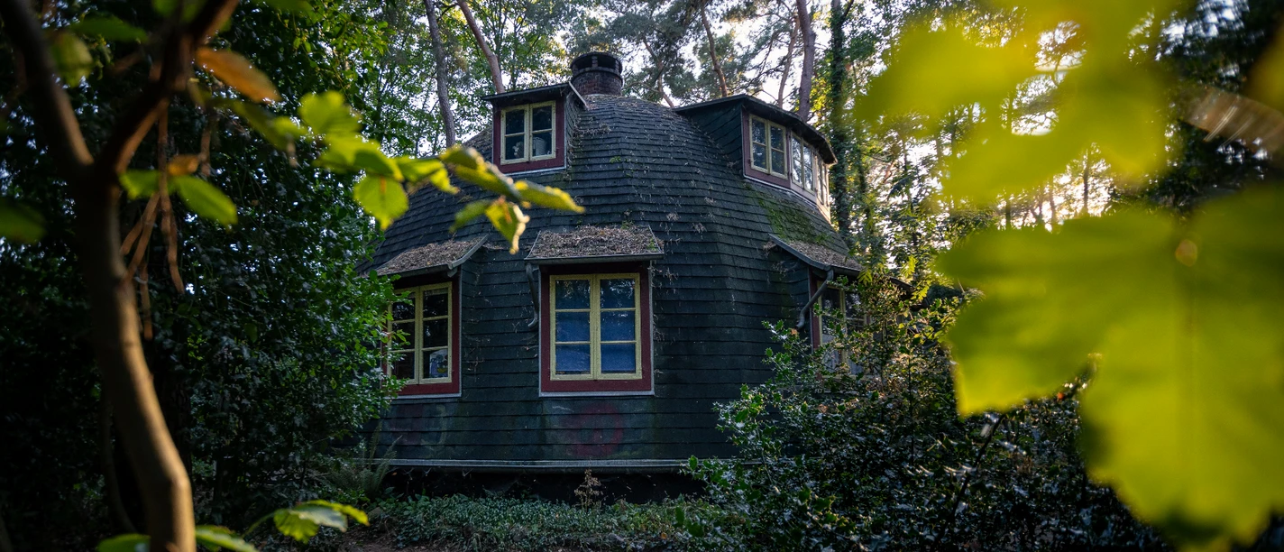 Die Käseglocke in Worpswede A house in Worpswede in the shape of a globe, which is called the cheese bell and houses a museum.