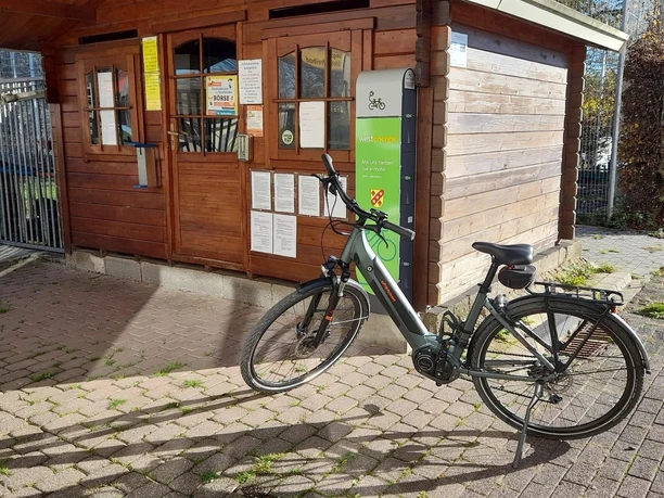 E-Bike Ladestation am Schwimmbad Körperich