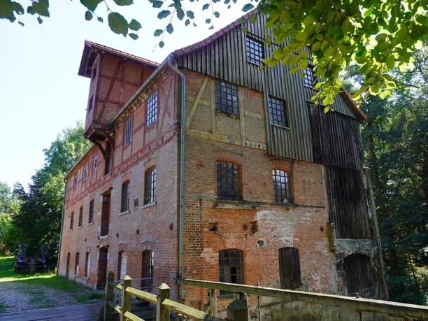 Eitzer Mühle Historische Backsteinmühle umgeben von Natur in zentraler Niedersachsen-Lage bei Eitzer.