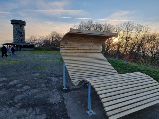 Große Liegebank am Knüllköpfchen