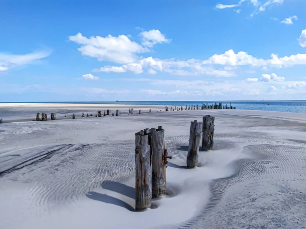 Alter Ostanleger Wangerooge blauer Himmel