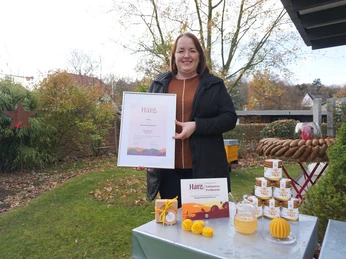 BienenwerkGoslar_Imkerin.jpg BienenWerk Goslar - Imkerin
