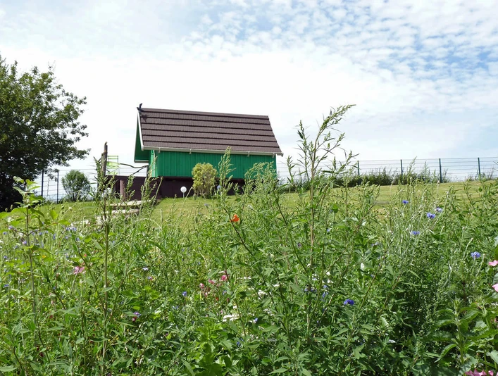 Hexenhäuschen am Hang