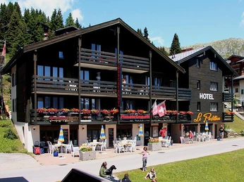 Hotel Pizzeria Restaurant Ansicht Sommer