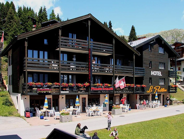 Hotel Pizzeria Restaurant Ansicht Sommer