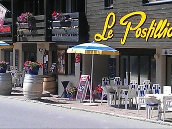 Hotel Pizzeria Restaurant Ansicht Sommer